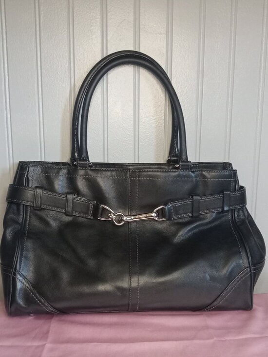 Coach Handbags - Coach Hampton Leather Shoulder Bag